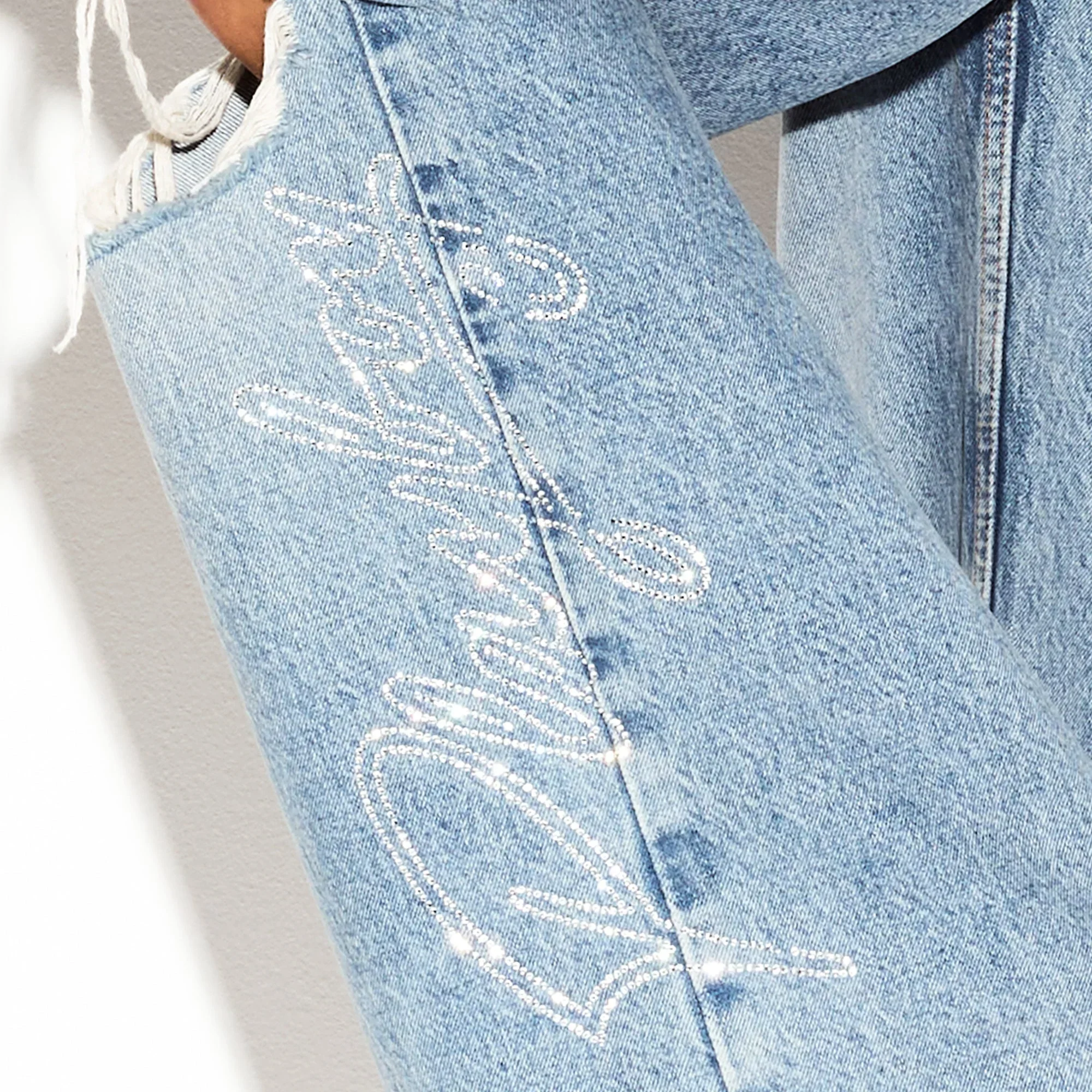 The Playboy Low Rise Skater Jean Ripped Light Wash - Image 7